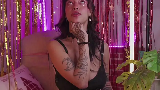 Snapshot of Kitty_arts chatting on 12/16/24, 11:39 Kitty arts online show from 12/16/24, 11:39