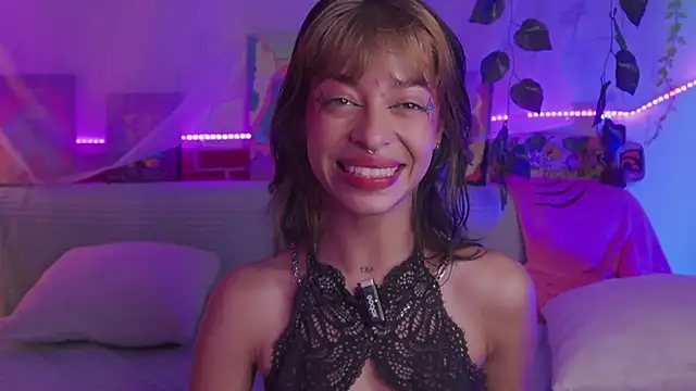 Snapshot of Kitty_arts chatting on 01/16/25, 10:44 Kitty arts online show from 01/16/25, 10:44