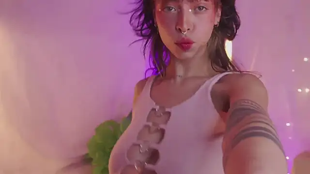 Snapshot of Kitty_arts chatting on 01/25/25, 06:46 Kitty arts online show from 01/25/25, 06:46