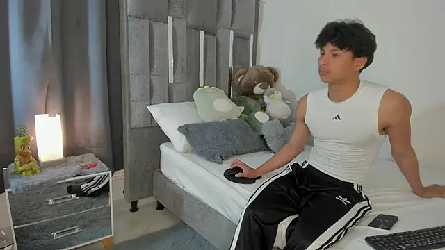 All3ssandr0 online show from 10/23/25, 08:40