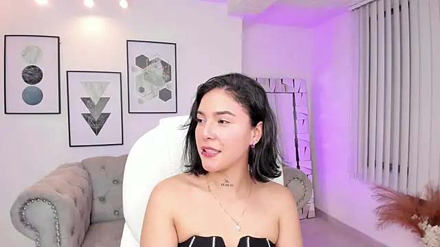 kendaall jenner  online show from 01/08/25, 04:12