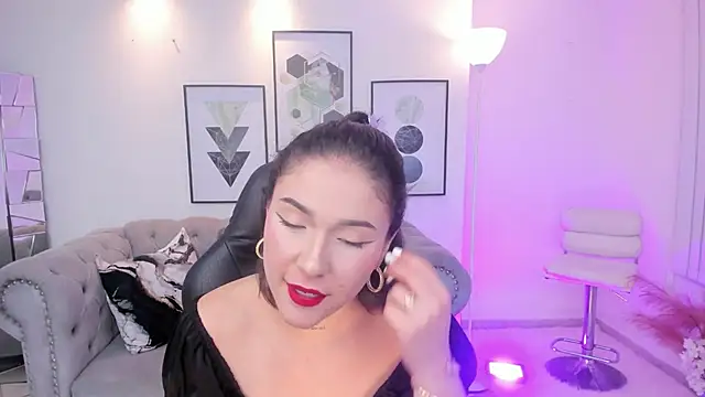 kendaall jenner  online show from 01/31/25, 05:09