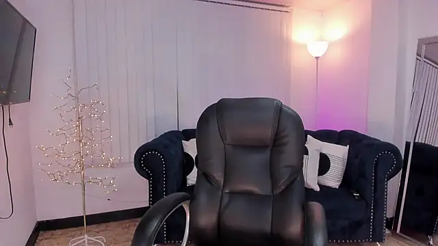 kendaall jenner  online show from 02/07/25, 10:19