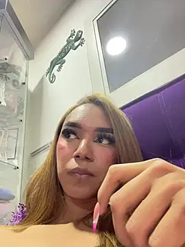 Snapshot of Nikol_Rang__ chatting on 01/14/25, 07:38 Nikol Rang   online show from 01/14/25, 07:38
