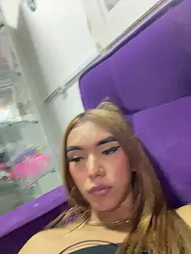 Snapshot of Nikol_Rang__ chatting on 01/21/25, 08:08 Nikol Rang   online show from 01/21/25, 08:08