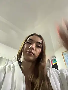 Snapshot of Nikol_Rang__ chatting on 02/12/25, 12:58 Nikol Rang   online show from 02/12/25, 12:58