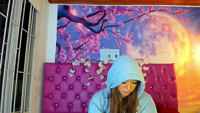 Snapshot of Nikol_Rang__ chatting on 02/25/25, 10:15 Nikol Rang   online show from 02/25/25, 10:15