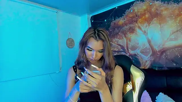 Snapshot of Nikol_Rang__ chatting on 03/20/25, 03:23 Nikol Rang   online show from 03/20/25, 03:23