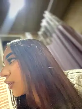 Snapshot of Nikol_Rang__ chatting on 10/17/25, 02:48 Nikol Rang   online show from 10/17/25, 02:48