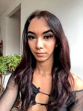 Snapshot of Nikol_Rang__ chatting on 11/14/25, 06:06 Nikol Rang online show from 11/14/25, 06:06