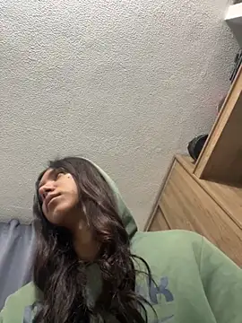 Snapshot of Nikol_Rang__ chatting on 11/17/25, 07:36 Nikol Rang online show from 11/17/25, 07:36