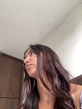 Snapshot of Nikol_Rang__ chatting on 11/24/25, 05:45 Nikol Rang online show from 11/24/25, 05:45