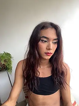 Snapshot of Nikol_Rang__ chatting on 12/02/25, 06:03 Nikol Rang online show from 12/02/25, 06:03