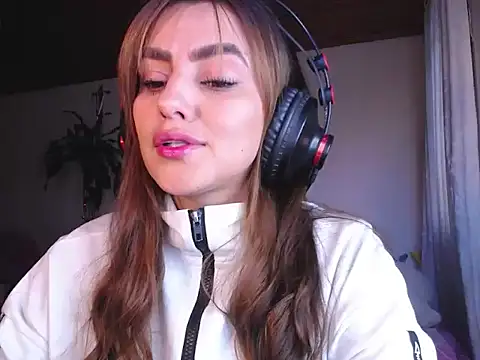 Lu perez online show from 09/13/25, 10:42