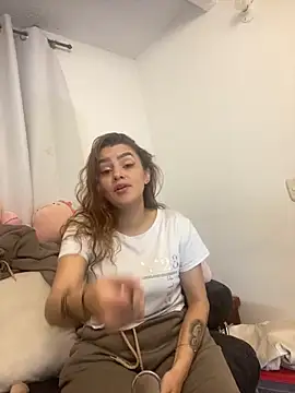 Snapshot of Lu_perez chatting on 04/13/26, 05:07 Lu perez online show from 04/13/26, 05:07