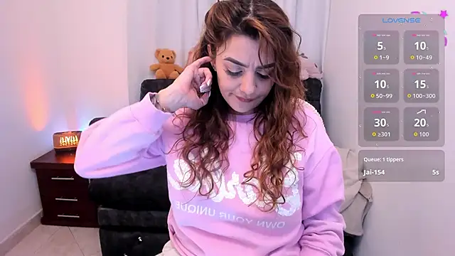 Snapshot of Lu_perez chatting on 04/20/26, 02:09 Lu perez online show from 04/20/26, 02:09