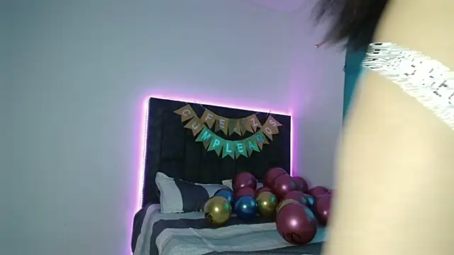 IssabellaLopez online show from 11/14/25, 12:15