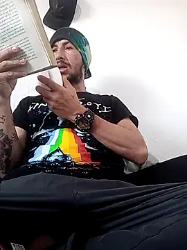 Gatohot23 online show from 02/19/25, 01:28