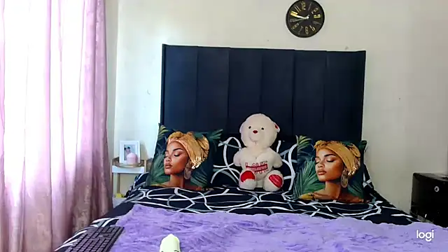 Snapshot of quenliyasa chatting on 11/28/25, 10:18 quenliyasa online show from 11/28/25, 10:18