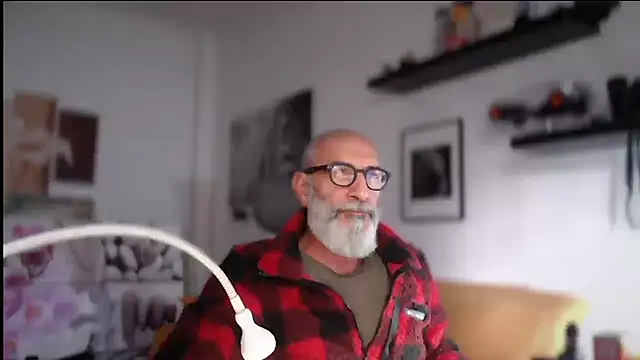 Snapshot of perro-de-katty chatting on 11/17/25, 01:39 perro-de-katty online show from 11/17/25, 01:39