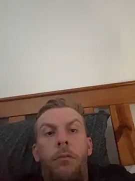 Snapshot of aus_guy93 chatting on 10/29/25, 03:20 aus guy93 online show from 10/29/25, 03:20