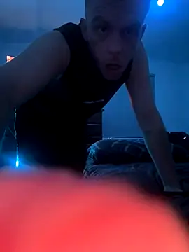 Snapshot of aus_guy93 chatting on 11/14/25, 12:37 aus guy93 online show from 11/14/25, 12:37