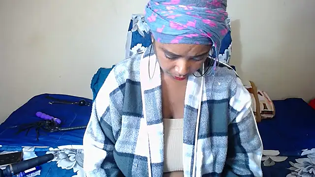 2Sweetysmile online show from 10/28/25, 09:39