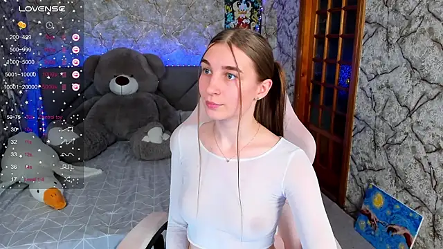 Snapshot of _flowersweeet_ chatting on 10/10/25, 07:24  flowersweeet  online show from 10/10/25, 07:24