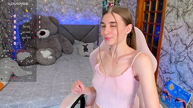 Snapshot of _flowersweeet_ chatting on 10/12/25, 06:07  flowersweeet  online show from 10/12/25, 06:07