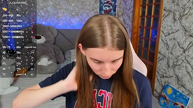 Snapshot of _flowersweeet_ chatting on 10/16/25, 06:09  flowersweeet  online show from 10/16/25, 06:09