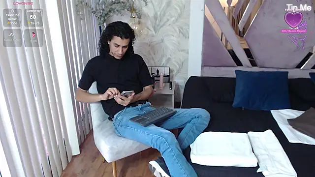 Snapshot of jackstanford chatting on 01/30/25, 01:21 jackstanford online show from 01/30/25, 01:21