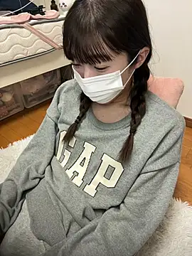 Snapshot of pantumieteruyo chatting on 02/17/25, 01:42 pantumieteruyo online show from 02/17/25, 01:42