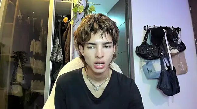 Snapshot of santy-kitty chatting on 01/26/25, 11:29 santy-kitty online show from 01/26/25, 11:29