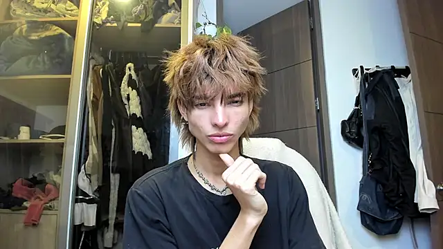 Snapshot of santy-kitty chatting on 02/14/25, 05:30 santy-kitty online show from 02/14/25, 05:30