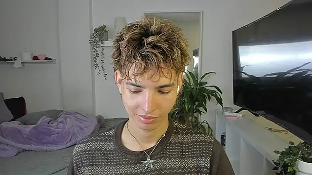 Snapshot of santy-kitty chatting on 10/30/25, 01:29 santy-kitty online show from 10/30/25, 01:29