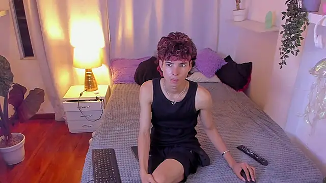 Snapshot of santy-kitty chatting on 03/28/26, 02:11 santy-kitty online show from 03/28/26, 02:11