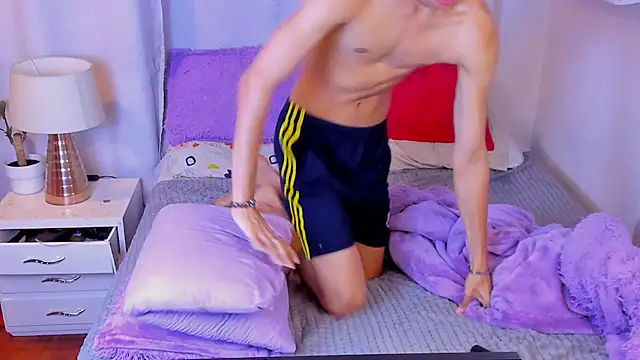 Snapshot of santy-kitty chatting on 04/22/26, 01:52 santy-kitty online show from 04/22/26, 01:52