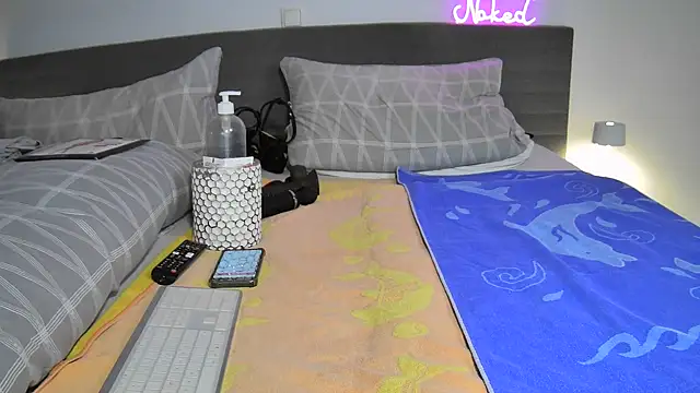 Snapshot of Sissy-Bee chatting on 11/09/25, 07:12 Sissy-Bee online show from 11/09/25, 07:12
