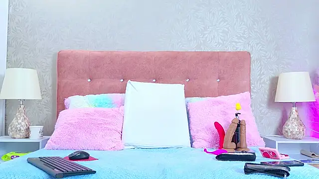 AlliciaKim online show from 09/28/25, 07:19