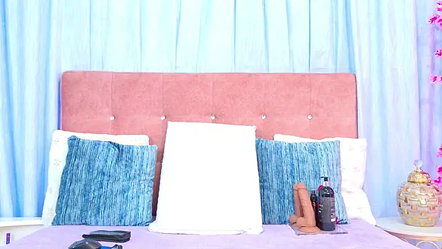 AlliciaKim online show from 10/19/25, 07:14