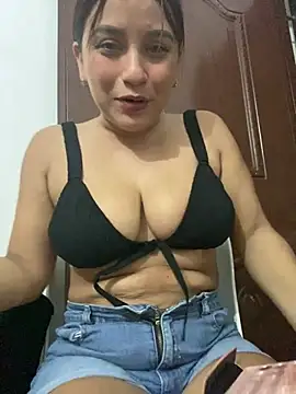 Snapshot of perlita05 chatting on 02/13/25, 02:34 perlita05 online show from 02/13/25, 02:34