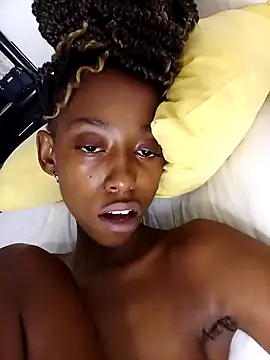 Snapshot of 02Boitybaby chatting on 12/13/24, 08:09 02Boitybaby online show from 12/13/24, 08:09