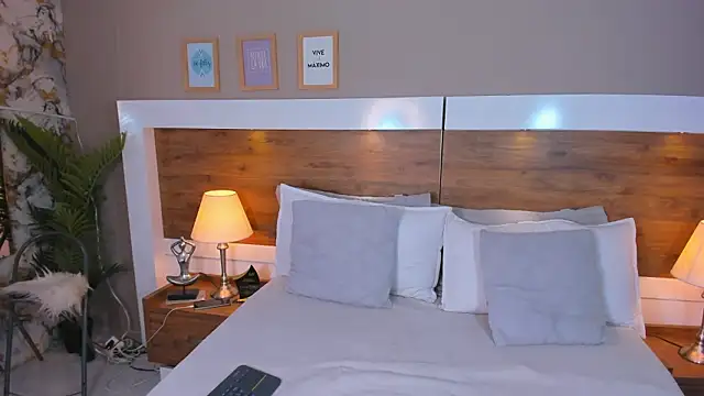 Snapshot of EmaBakker chatting on 03/08/26, 06:28 EmaBakker online show from 03/08/26, 06:28