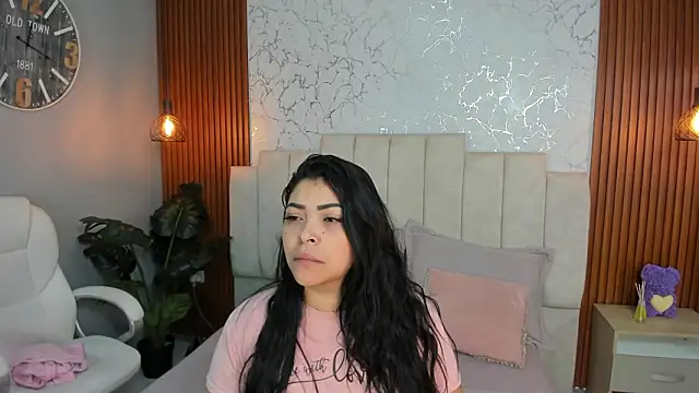 Snapshot of EmaBakker chatting on 03/13/26, 05:25 EmaBakker online show from 03/13/26, 05:25