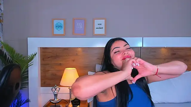 Snapshot of EmaBakker chatting on 03/19/26, 07:56 EmaBakker online show from 03/19/26, 07:56