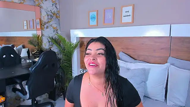 Snapshot of EmaBakker chatting on 03/21/26, 08:34 EmaBakker online show from 03/21/26, 08:34