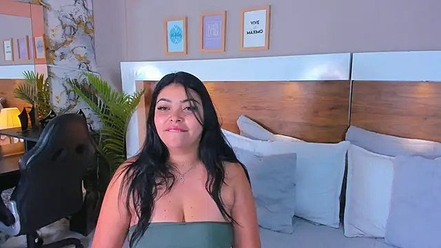 Snapshot of EmaBakker chatting on 03/22/26, 10:18 EmaBakker online show from 03/22/26, 10:18