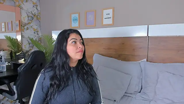 Snapshot of EmaBakker chatting on 03/28/26, 07:19 EmaBakker online show from 03/28/26, 07:19