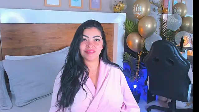 Snapshot of EmaBakker chatting on 04/12/26, 11:48 EmaBakker online show from 04/12/26, 11:48