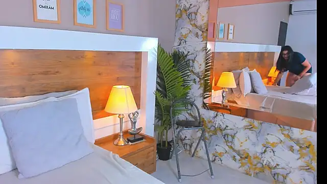 Snapshot of EmaBakker chatting on 04/15/26, 04:52 EmaBakker online show from 04/15/26, 04:52